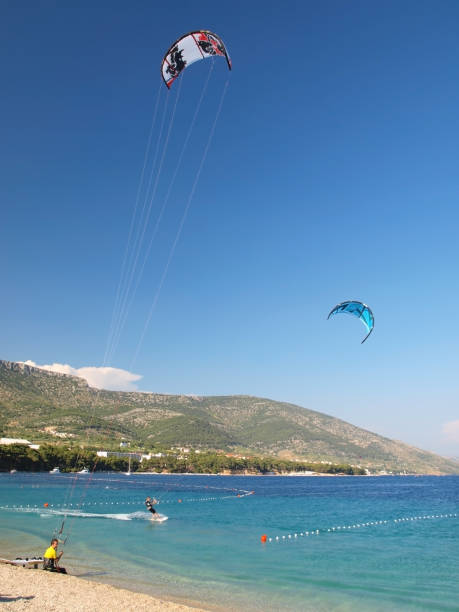 카이트 서퍼 의 행동 - kiteboarding sunlight croatia dalmatia 뉴스 사진 이미지