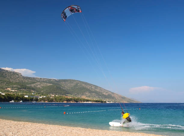 카이트 서퍼 의 행동 - kiteboarding sunlight croatia dalmatia 뉴스 사진 이미지