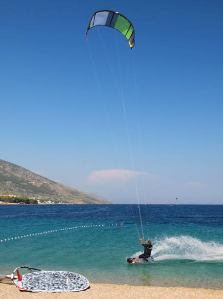 카이트 서퍼 의 행동 - kiteboarding sunlight croatia dalmatia 뉴스 사진 이미지