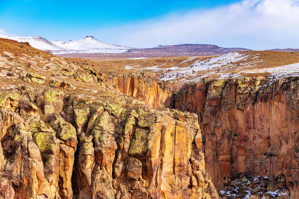 dolina ihlara z hasan mount w zimie - ihlara valley zdjęcia i obrazy z banku zdjęć