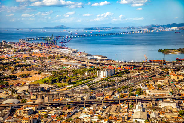Linha Vermelha, Avenida Brasil and Rio-Niteroi bridge in the background