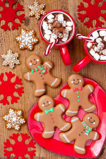 istock Mugs filled with hot chocolate, marshmallows and gingerbread cookies 1177914819