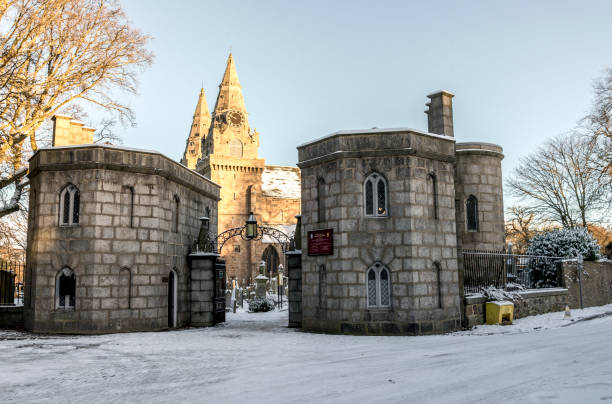 entrance granite gate to st machar's cathedral from the chanonry - uk cathedral cemetery day imagens e fotografias de stock