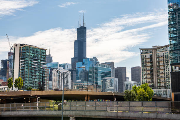 Scenery in the West Loop area, downtown Chicago, IL - September 7. 2019: Scenery in the West Loop area, downtown, in the Fulton Market District neighborhood, where the beautiful city skyline is visible. major us cities stock pictures, royalty-free photos & images