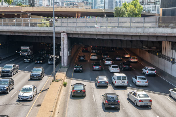 traffic on the i-90 highway in the west loop area - highway 99 imagens e fotografias de stock