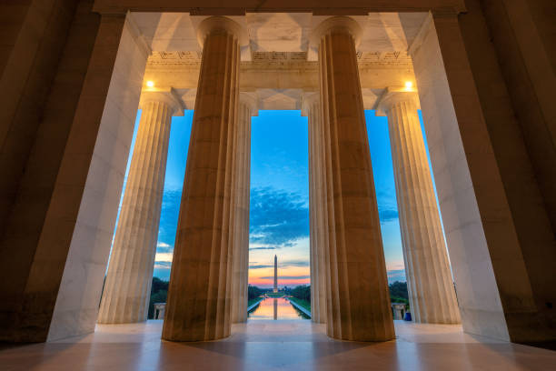istock Lincoln Memorial at sunrise 1178015670