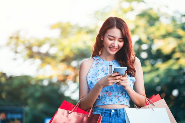 istock Shopping woman 1178019524