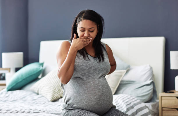 las náuseas tardías del embarazo son totalmente normales - anticipation built structure indoors image technique fotografías e imágenes de stock