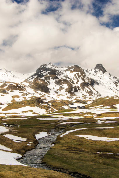 istock Noon of Ossau peak 1178028547
