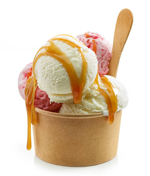 bolas de helado en una taza de papel - scoop ice cream frozen cold fotografías e imágenes de stock