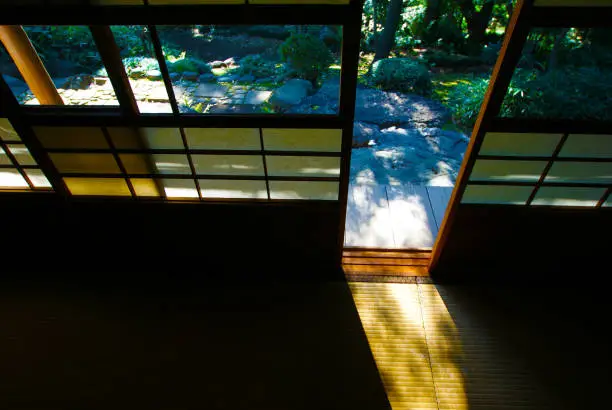 Light that plugs into a Japanese-style room. Shooting Location: Kamakura, Kanagawa Prefecture