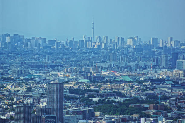 sky tree visible from the landmark tower - landmark tower tokyo prefecture japan asia imagens e fotografias de stock