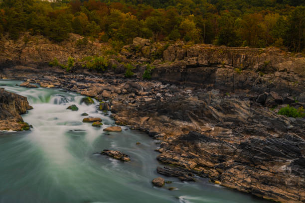 istock Potomac River in Autumn 1178089115