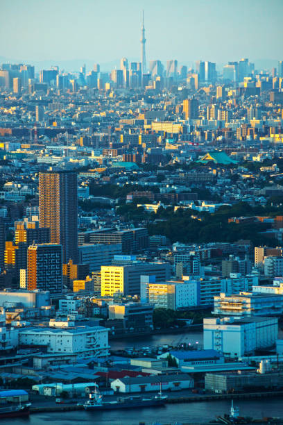 sky tree visible from the landmark tower - landmark tower tokyo prefecture japan asia imagens e fotografias de stock