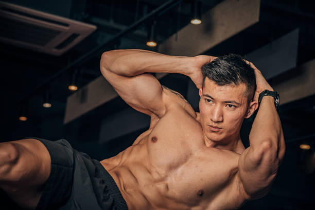 encajar el entrenamiento del hombre chino solo - body care asian ethnicity body building toughness fotografías e imágenes de stock