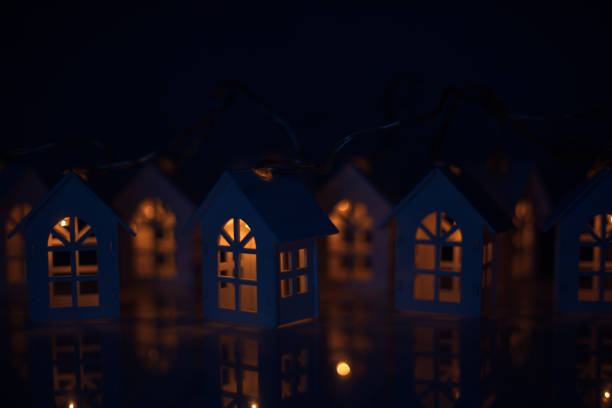 istock Glowing houses Christmas card 1178101789