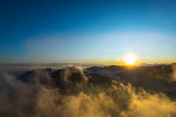 real big sun over mountains horizon - equinoccio de otoño fotografías e imágenes de stock