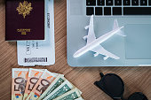 urlaubswirtschaft-berechnung-pass-computer-euro-dollar.jpg?b=1&s=170x170&k=20&c=be54V5QfRBTBaXZlIBL_-Kjan-F5PspWhhxlSN5bT0A=