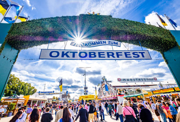 oktoberfest 2019 - münchen - bavaria - karussells - oktoberfest stock-fotos und bilder