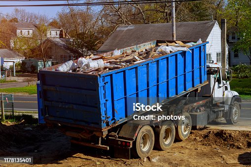 250+ Junk Removal Truck Stock Photos, Pictures & Royalty-Free Images -  iStock | Trash removal, Moving truck, Trash