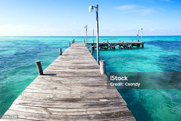 Schöne Blaue Wasser Stockfoto und mehr Bilder von Anlegestelle - Anlegestelle, Bildhintergrund, Blau