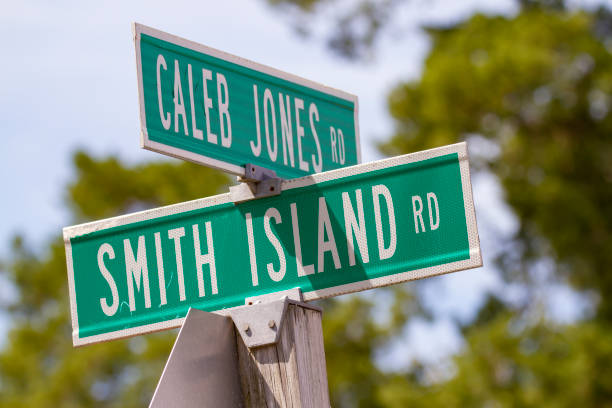 istock Smith Island road sign 1178181278