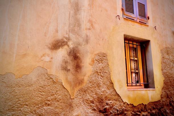 finestre in corsica - broken window concrete wall foto e immagini stock