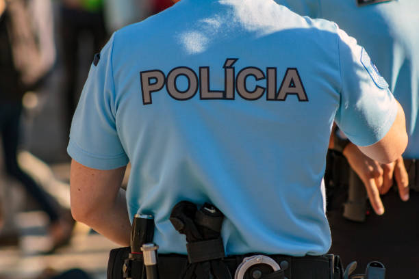 istock Police officer on duty on city centre 1178214419