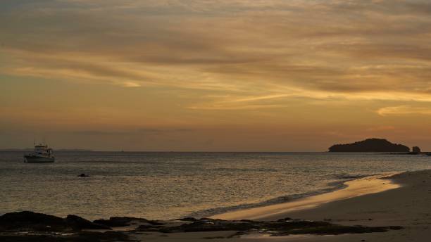 Golden sunset on the beach Playa Cacique of Contadora island in the Pacific Ocean archipelago Las Perlas, Panama isla contadora stock pictures, royalty-free photos & images