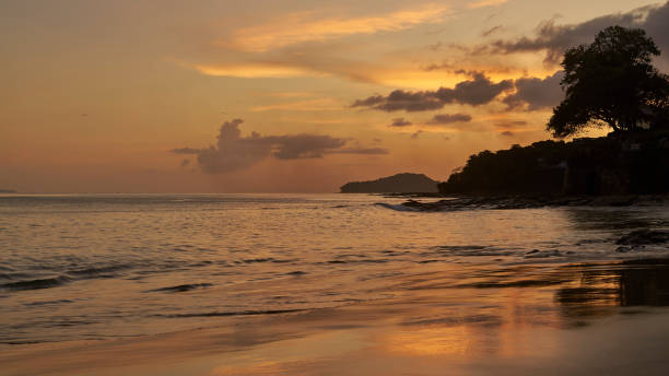 Golden sunset on the beach Playa Cacique of Contadora island in the Pacific Ocean Archipelago Las Perlas isla contadora stock pictures, royalty-free photos & images