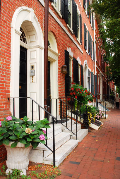 society hill - philadelphia pennsylvania sidewalk street - fotografias e filmes do acervo