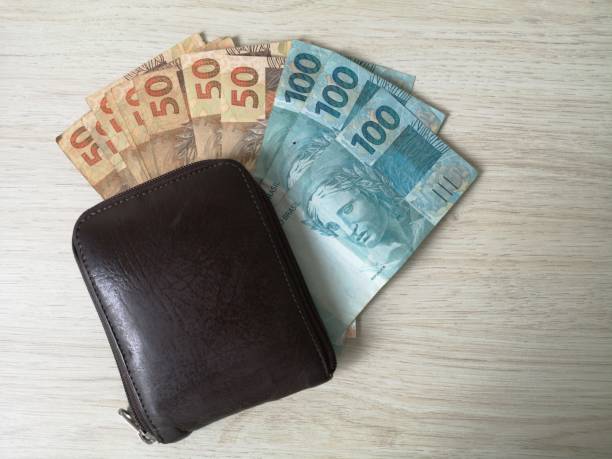 istock Wallet with brazilian money banknotes 1178228691