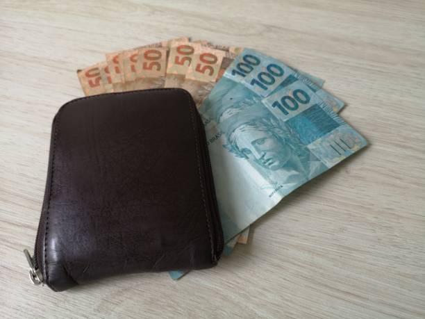 istock Wallet with brazilian money banknotes 1178228734
