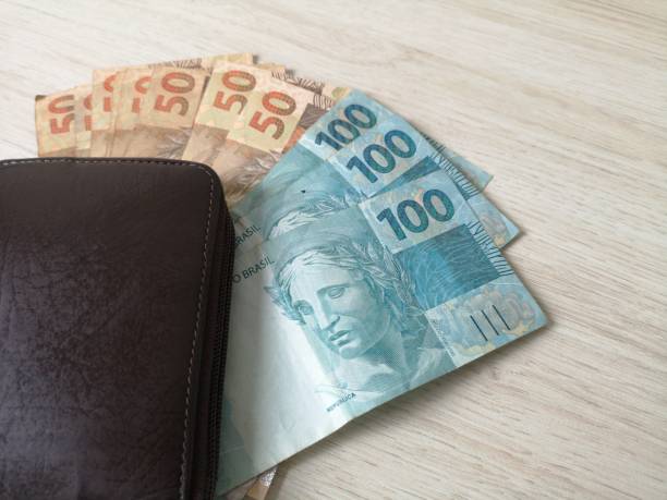 istock Wallet with brazilian money banknotes 1178228764