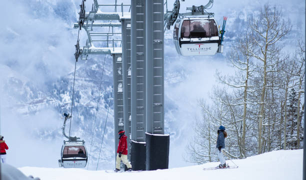 telluride gondola lift w zimie. - sports equipment winter day sunlight zdjęcia i obrazy z banku zdjęć