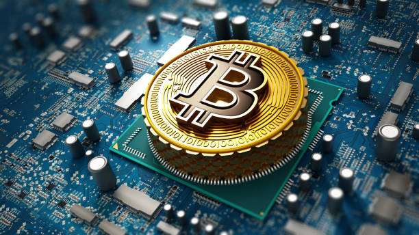 マザーボード上のコインを持つ暗号通�貨/ブロックチェーンの概念 - 仮想通貨マイニング ストックフォトと画像