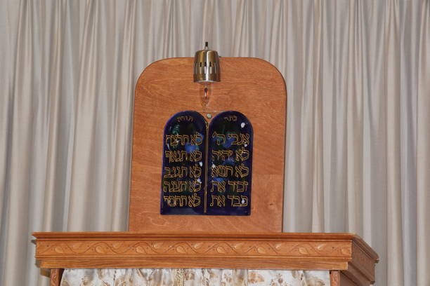 ユダヤ人の祭壇聖なる寺院 - torah ark ストックフォトと画像