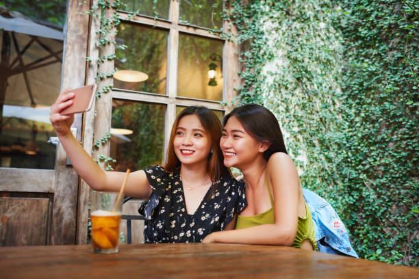 istock Besties and selfies go perfectly together 1178292953
