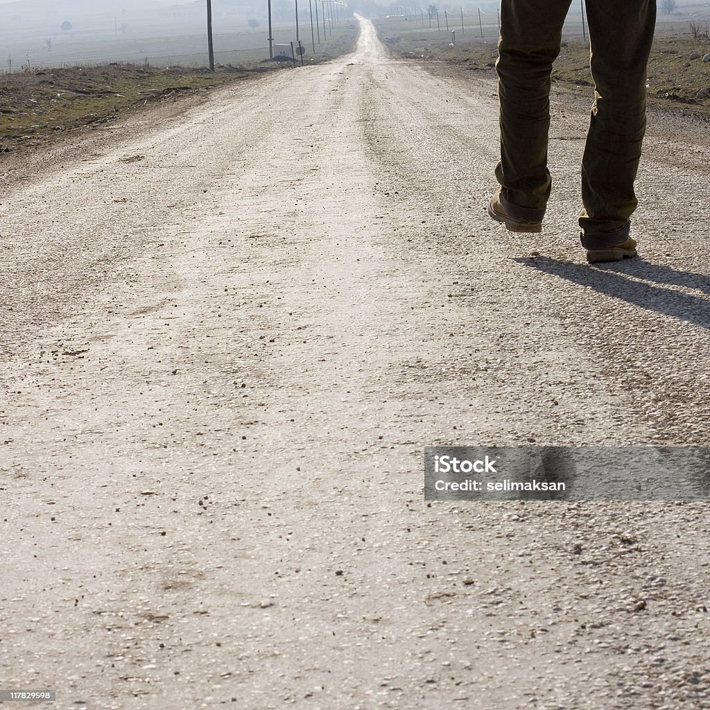 Marcher tout droit sur la route - Photo de Adulte libre de droits