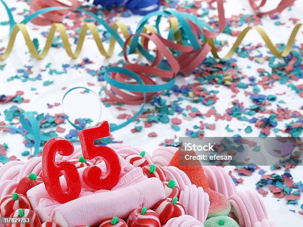 65 Th Anniversario Pensionamento - Fotografie stock e altre immagini di Felicità - Felicità, 60-64 anni, 65-69 anni