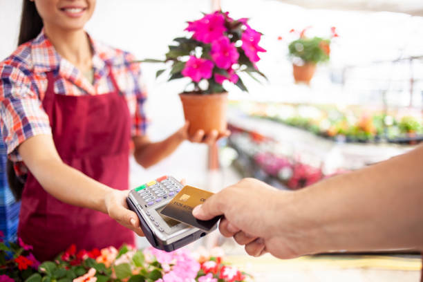 istock Young woman selling flowers 1178300307