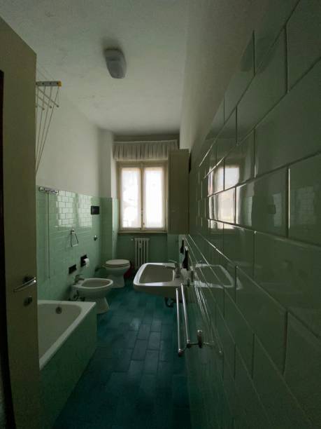 istock Old bathroom in abandoned home 1178300650