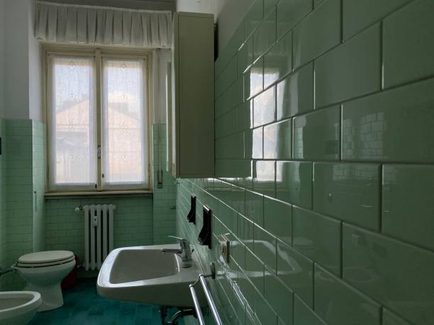 istock Old bathroom in abandoned home 1178301627