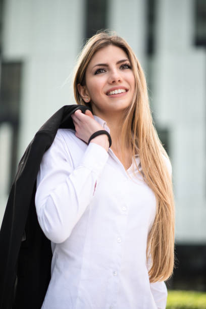 istock Smiling young business woman 1178318162