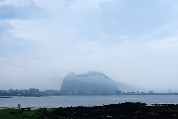 seongsan ilchulbong tuff cone - 16315 imagens e fotografias de stock