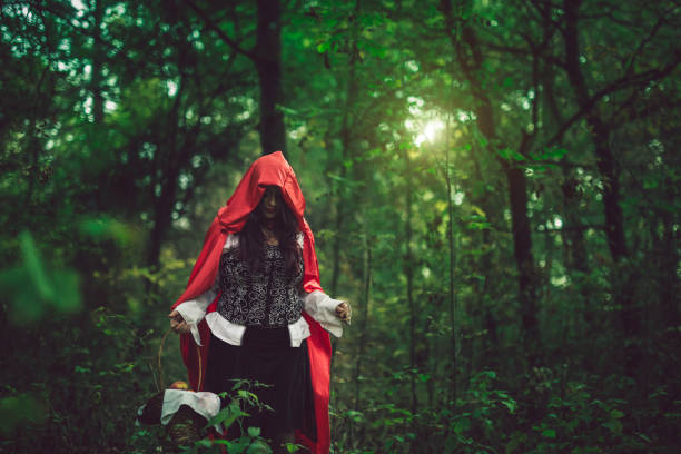 istock Little red riding hood 1178332045
