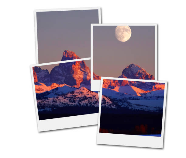 フィルムフレームポラロイドサンセットライトと四トンのテトン山のアルペンの輝きと月の上昇で険しい - polaroid frame 写真 ストックフォトと画像