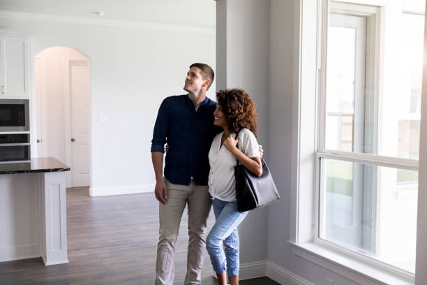 istock Expectant couple in their new home 1178376590