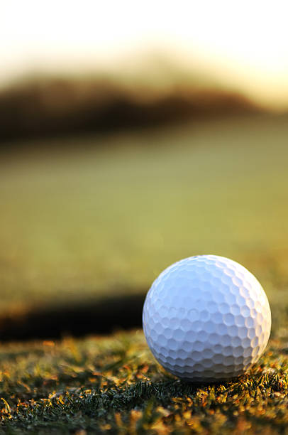 golfe toque no nascer do sol - traditional sport sports flag golf flag golf - fotografias e filmes do acervo