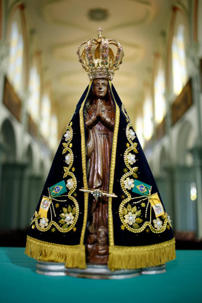 imagem de nossa senhora aparecida-estátua da imagem de nossa senhora de aparecida - nossa senhora aparecida - fotografias e filmes do acervo